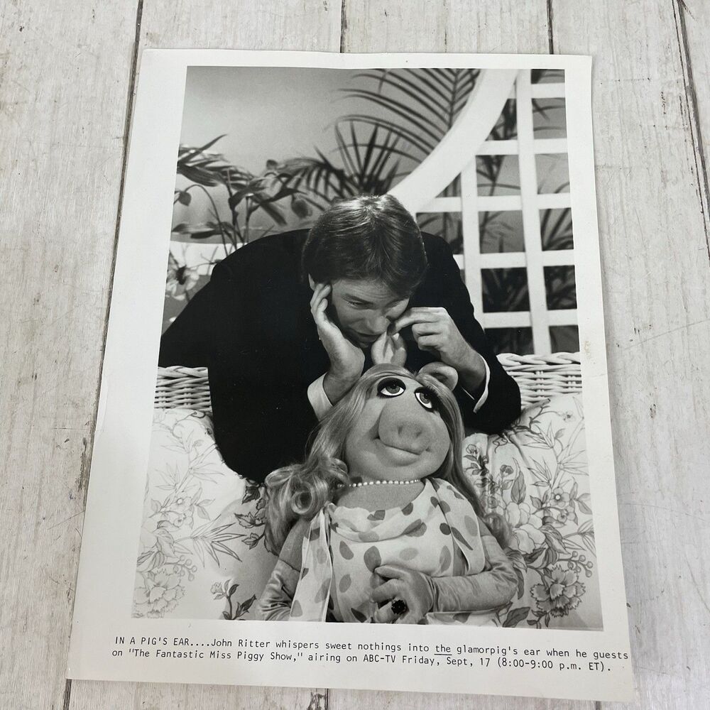 1982 Press Photo John Ritter & Miss Piggy “The Fantastic Miss Piggy Show."
